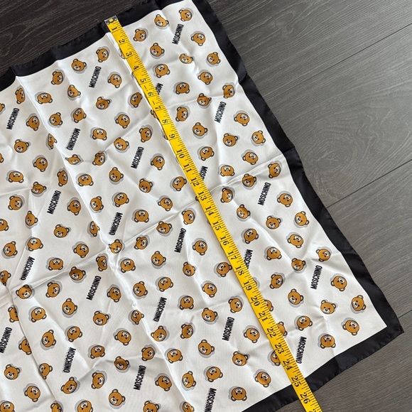 NWOT - Authentic - Moschino Bear Print Scarf in White and Black 100% Silk - Picture 3 of 5